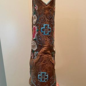 Cowgirl boots. Size 2.